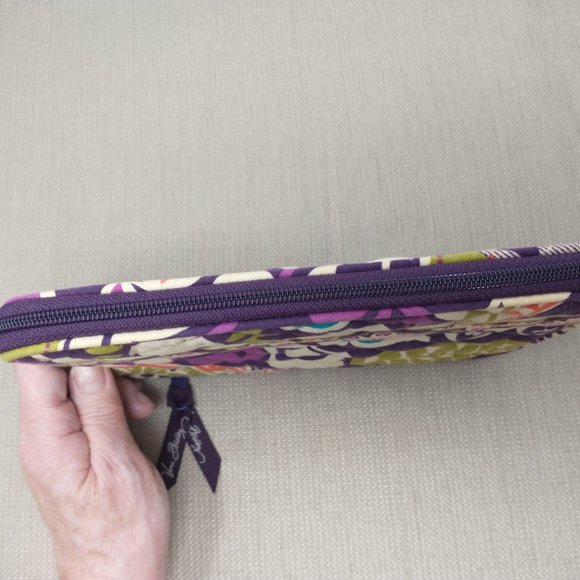 VERA BRADLEY PAISLEY TABLET/E-READER SLEEVE - Picture 7 of 10
